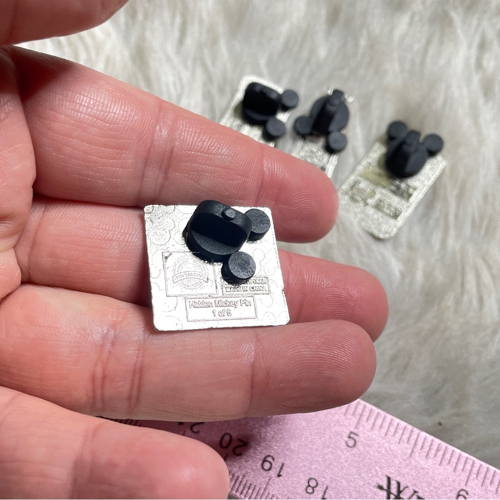 Disney hidden Mickey trading pins - Picture 6 of 8